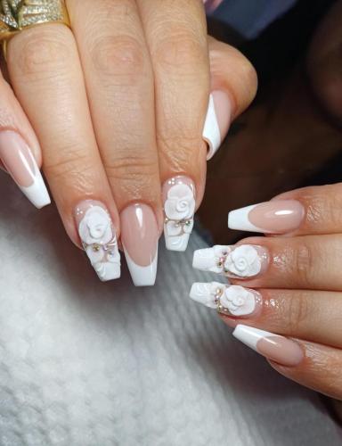 Acrílica con tips y esmaltado permanente diseño de novia híbridas alto relieve 3d Peñaflor - johannails.cl