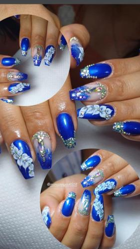 Uñas acrílicas esculpidas con diseño alto relieve 3d e incrustaciones en glitter - johannails.cl Acrílicas Peñaflor