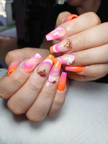 Uñas acrílicas con con tips y diseño en 3d Peñaflor. johannails.cl podólogo Peñaflor