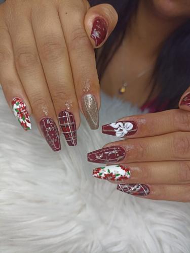 Acrílicas con gel permanente y mano alzada, Diseño de uñas navideño - johannails.cl Manos Peñaflor