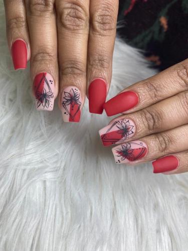 Esmaltado permanente efecto mate con diseño mano alzada geométrica - johannails.cl - uñas efecto mate Peñaflor