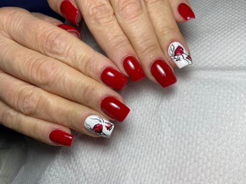 Esmaltado permanente con diseño flores mano alzada Peñaflor - Johannails.cl Uñas Peñaflor 